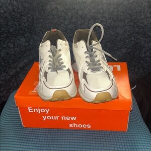 Zoo York Cream and Gray Chunky Sneakers, size 7